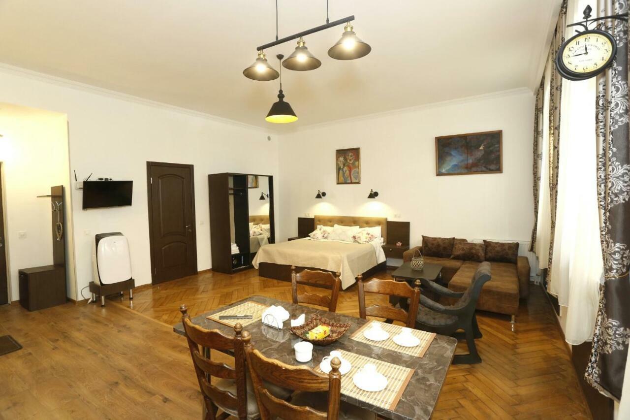 Old - Gold Gala Apartment Tbilisi Ngoại thất bức ảnh