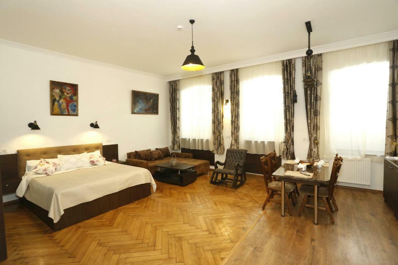 Old - Gold Gala Apartment Tbilisi Ngoại thất bức ảnh