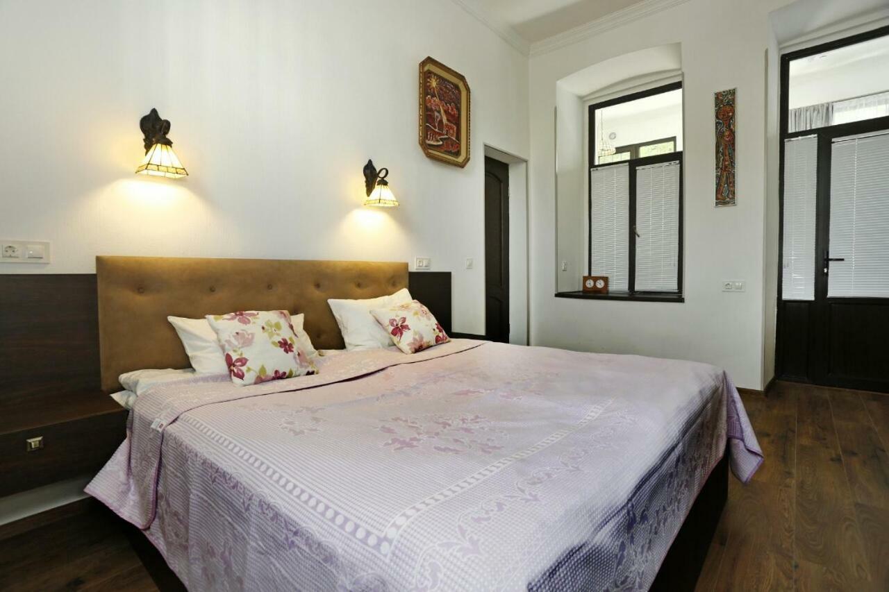 Old - Gold Gala Apartment Tbilisi Ngoại thất bức ảnh