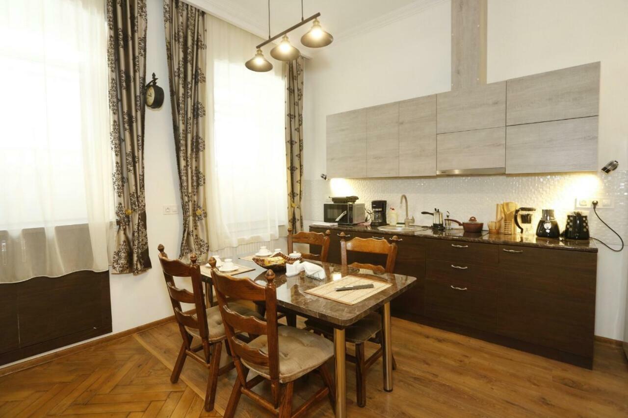 Old - Gold Gala Apartment Tbilisi Ngoại thất bức ảnh